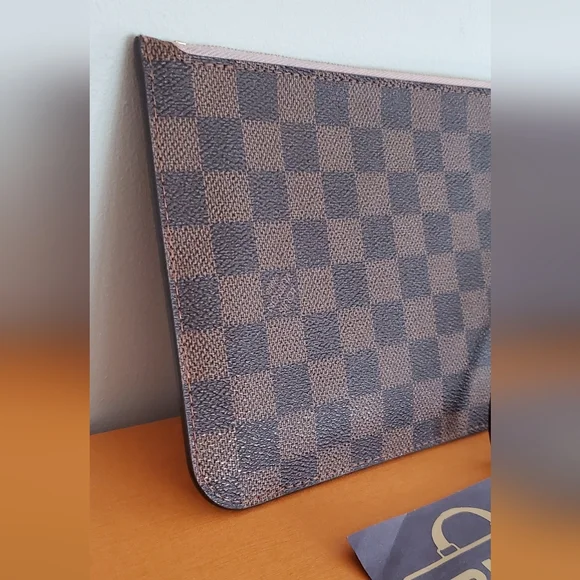 Louis Vuitton Neverfull MM GM pouch - Picture 4 of 14